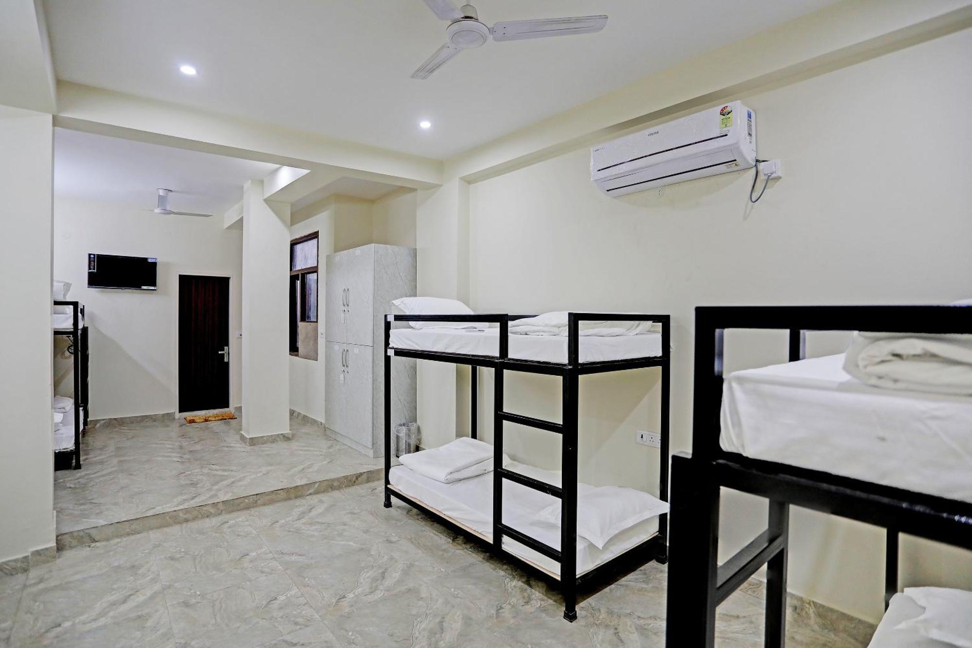 Hotel S B Inn-Near New Delhi Train Station Bagian luar foto