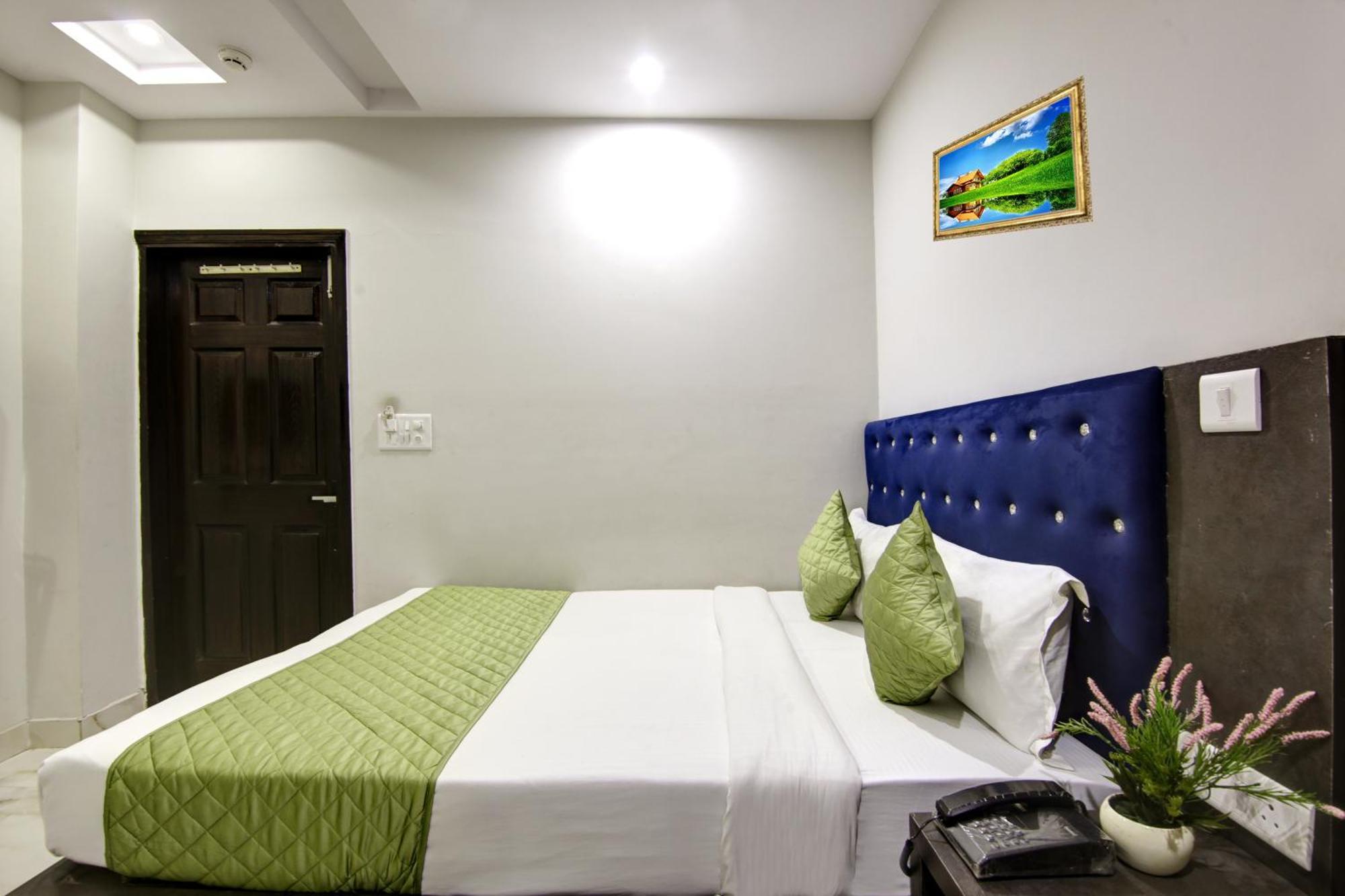Hotel S B Inn-Near New Delhi Train Station Bagian luar foto
