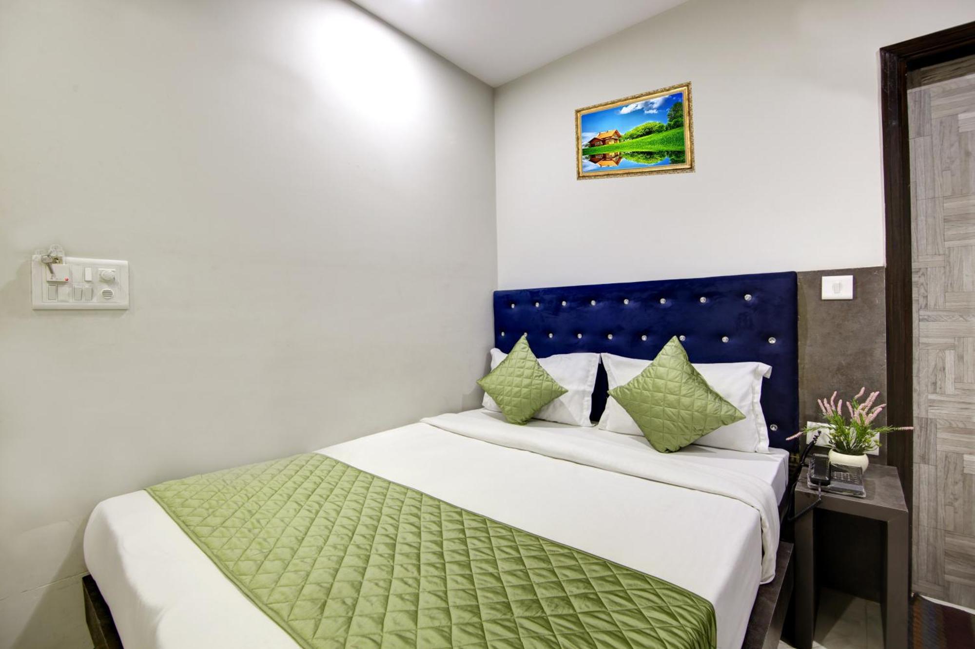 Hotel S B Inn-Near New Delhi Train Station Bagian luar foto