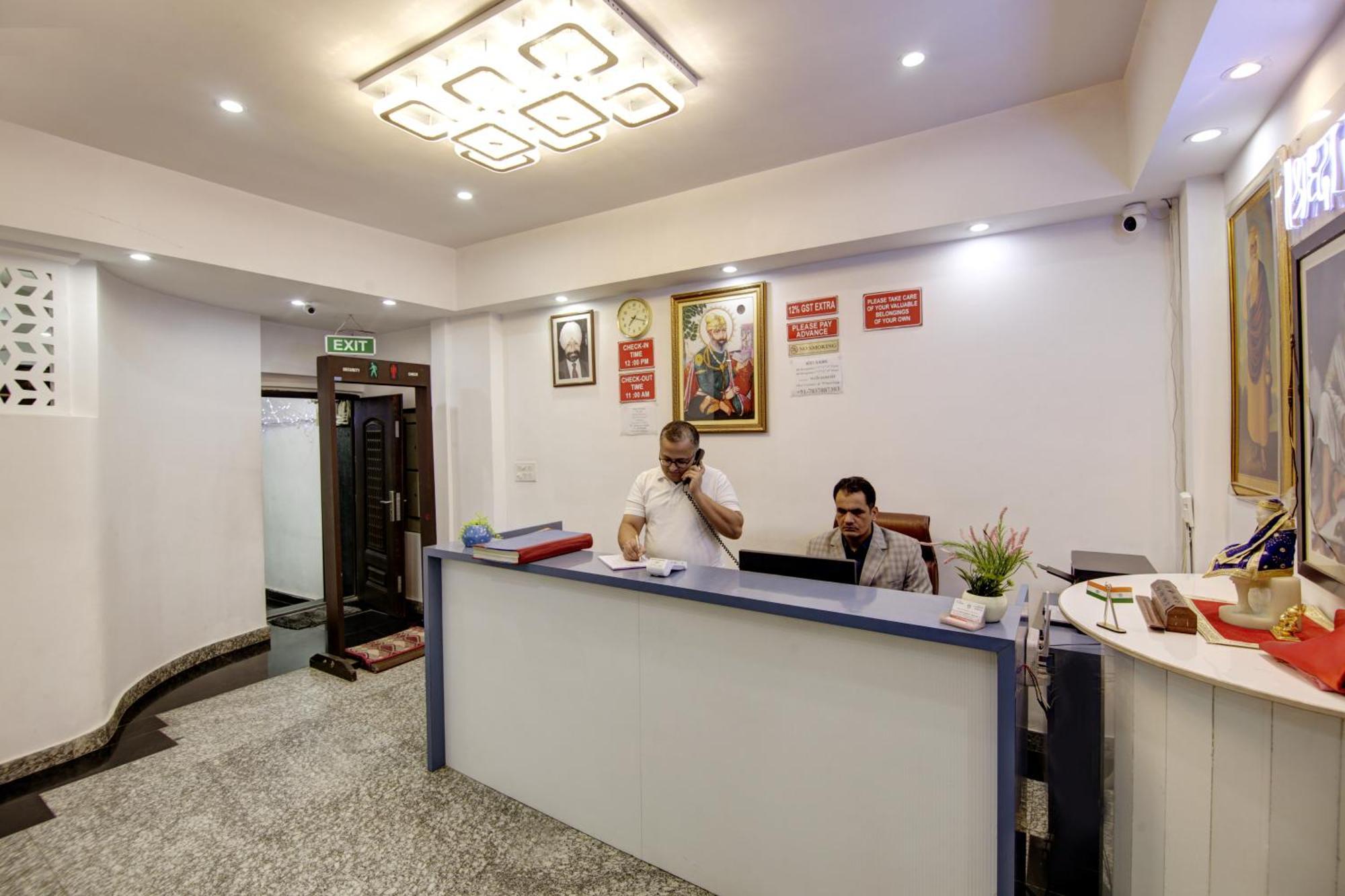 Hotel S B Inn-Near New Delhi Train Station Bagian luar foto