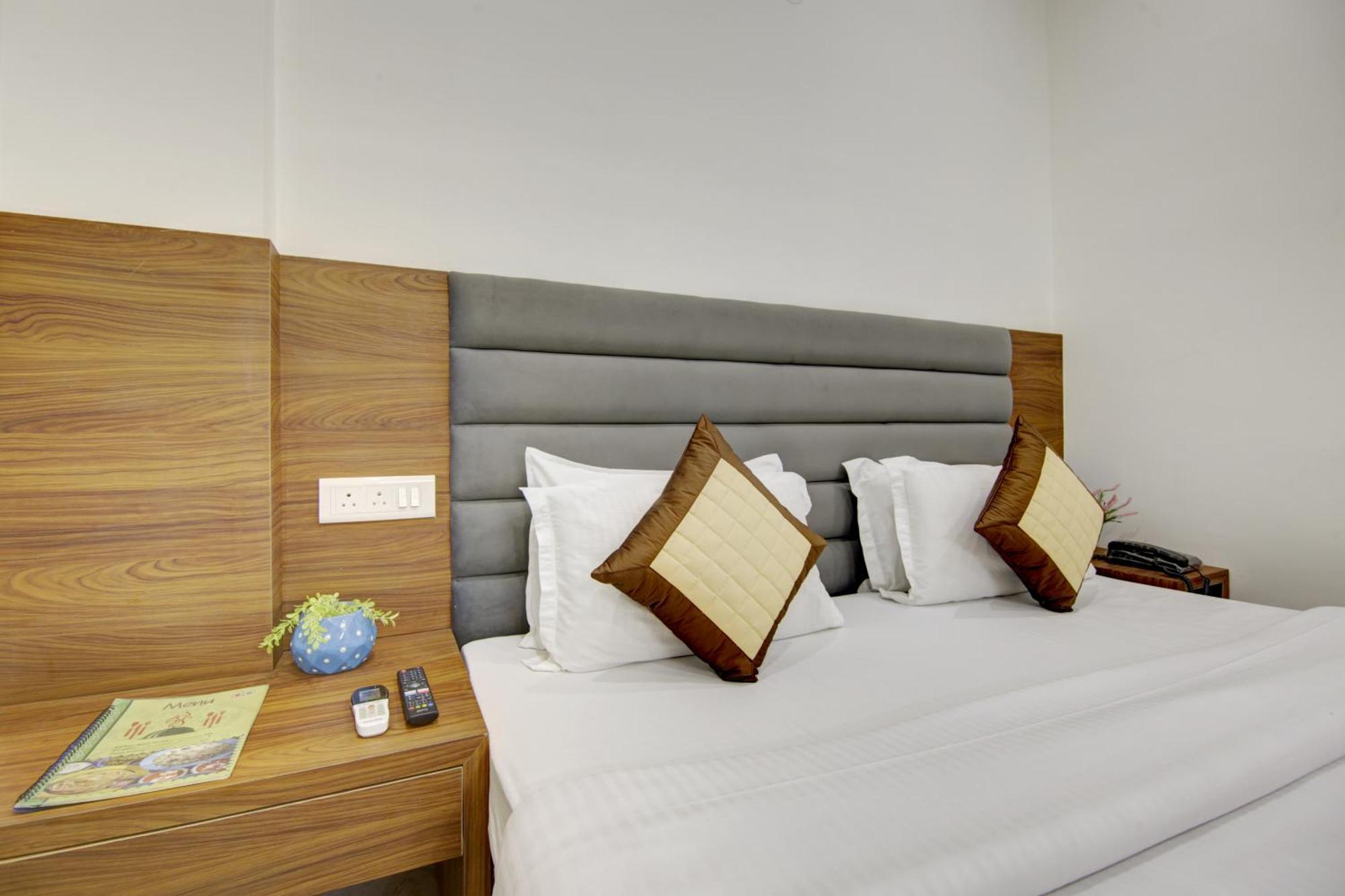 Hotel S B Inn-Near New Delhi Train Station Bagian luar foto