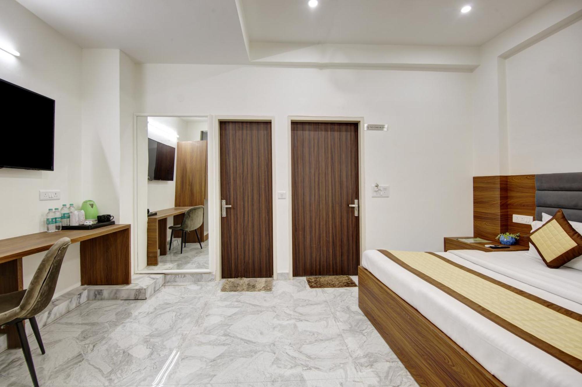 Hotel S B Inn-Near New Delhi Train Station Bagian luar foto