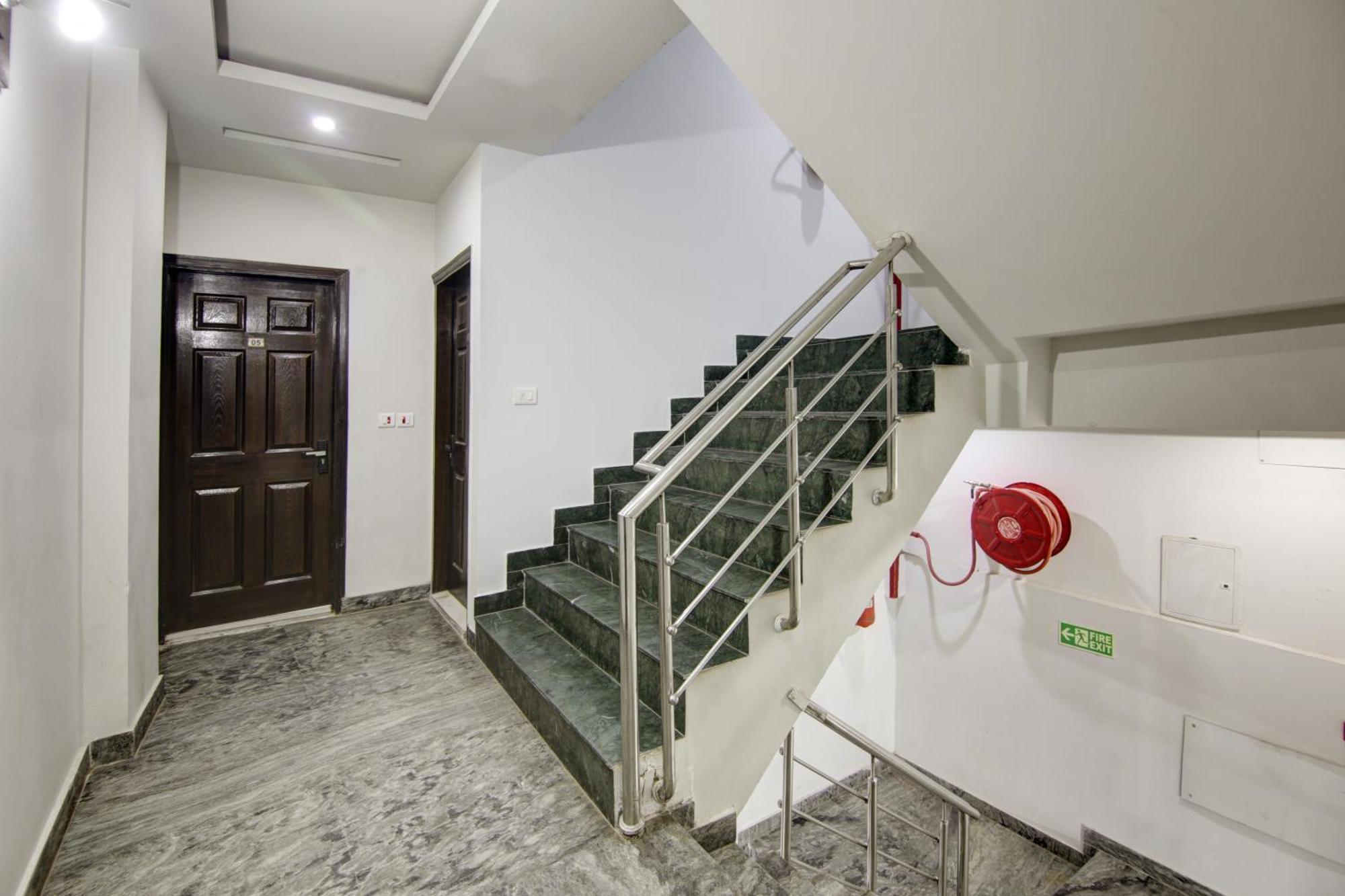 Hotel S B Inn-Near New Delhi Train Station Bagian luar foto