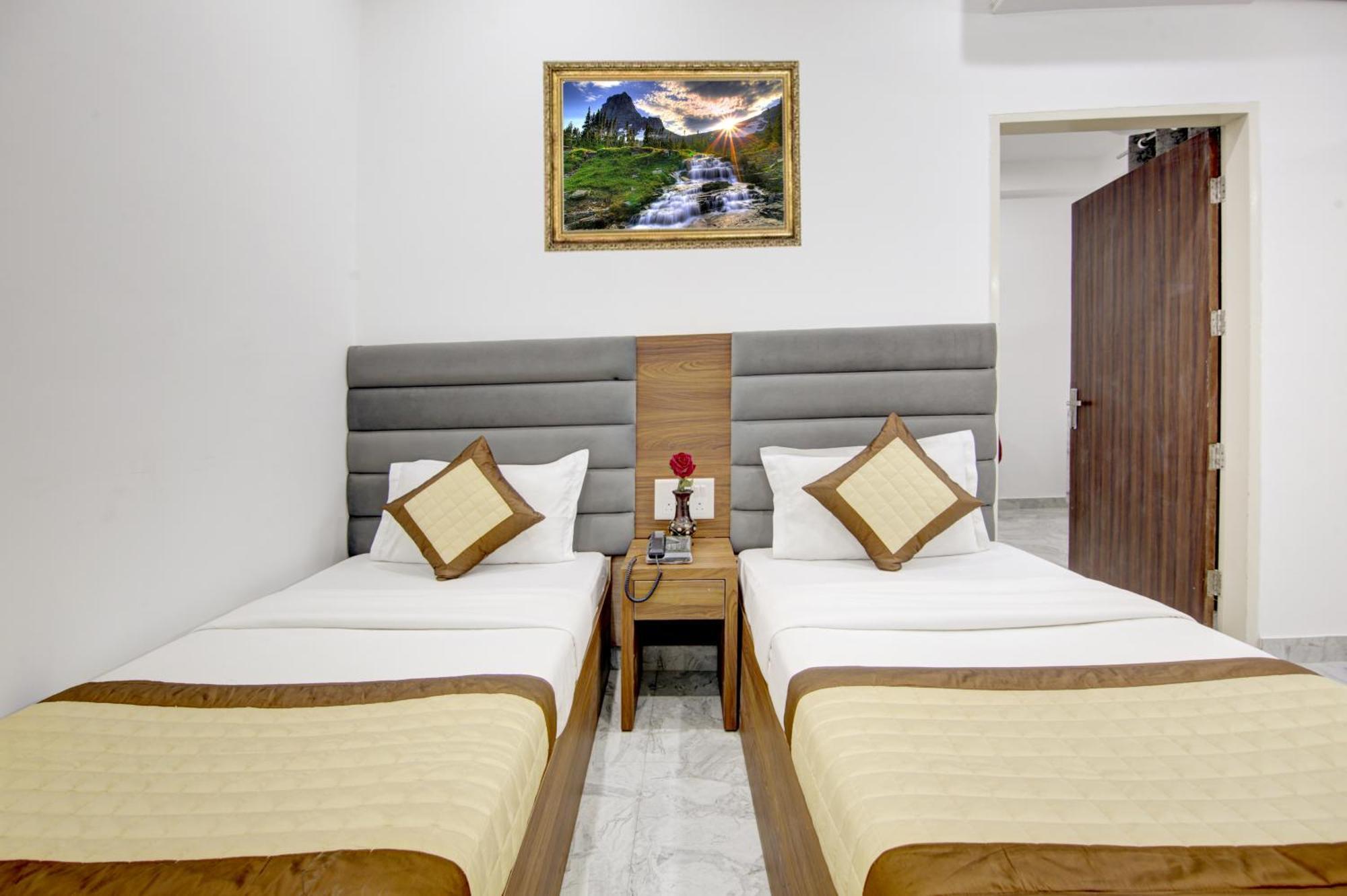 Hotel S B Inn-Near New Delhi Train Station Bagian luar foto