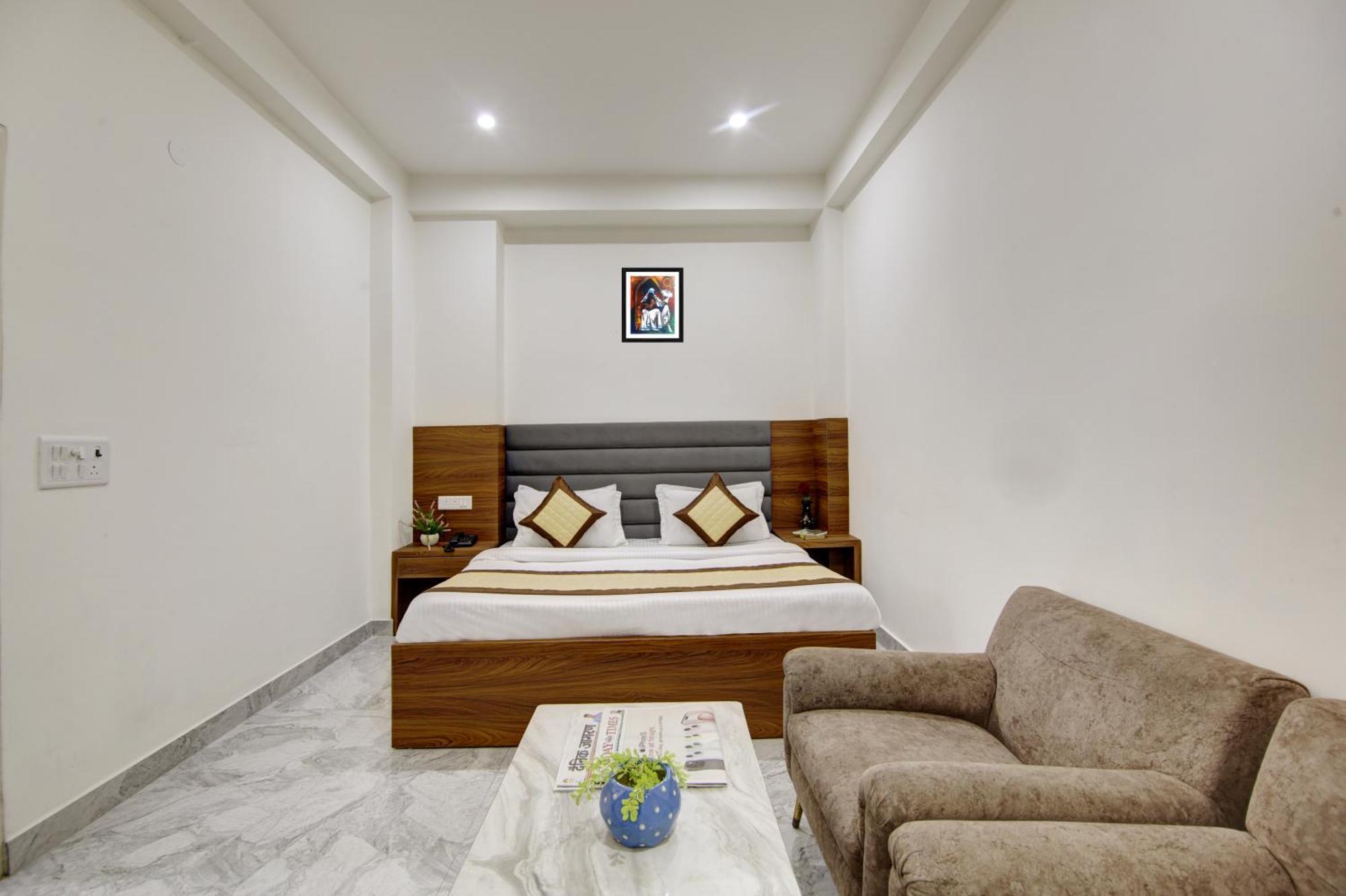 Hotel S B Inn-Near New Delhi Train Station Bagian luar foto